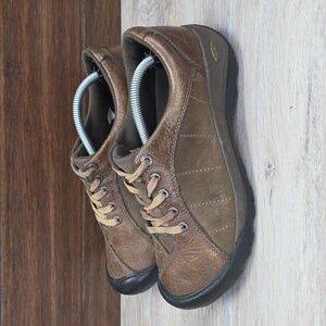 KEEN  Womens Presidio Leather Outdoor Walking Shoes Dark Earth Brown